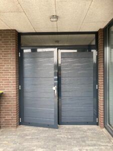 Berger Luxe-Line Openslaande Deuren Woodgrain Ligna met vast paneel glas RAL 7016