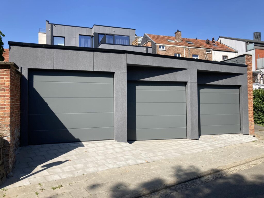 Berger Premium garagedeuren Satin Plano RAL 7012