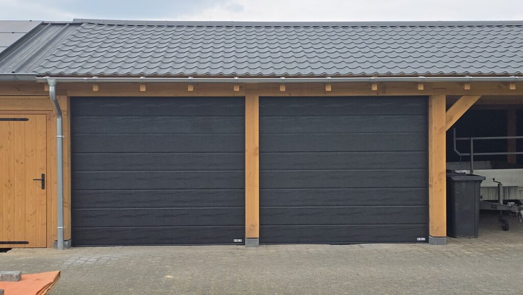 Berger Premium garagedeuren Woodgrain Ligna RAL 9005