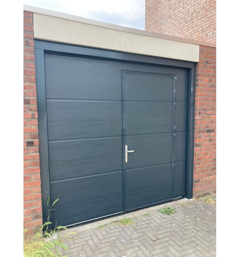 Berger Premium-Line Woodgrain Plano RAL 7016 met loopdeur en montageprofielen